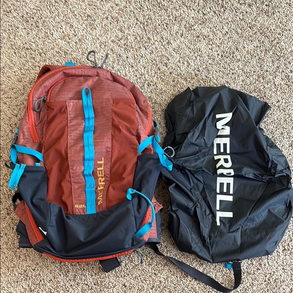 Merrell Red and Black Hiking Backpack with Streamlined Design - Picture 3 of 4